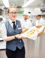 KÖCHE UND SERVICE GESUCHT