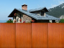 Štýlový poplastovaný trapézový plech Zlatý dub