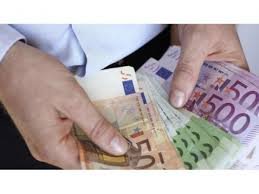 Hypotekárny úver a iné iné druhy úverov.